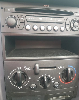 Peugeot 207 CC cena 7500 przebieg: 121000, rok produkcji 2008 z Bodzentyn małe 137